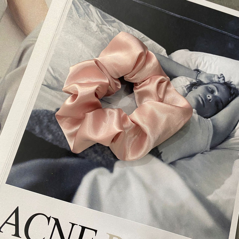 Handmade silk scrunchie in light pink.